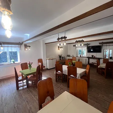Barlogul Din Vidraru Hotel Curtea de Argeş